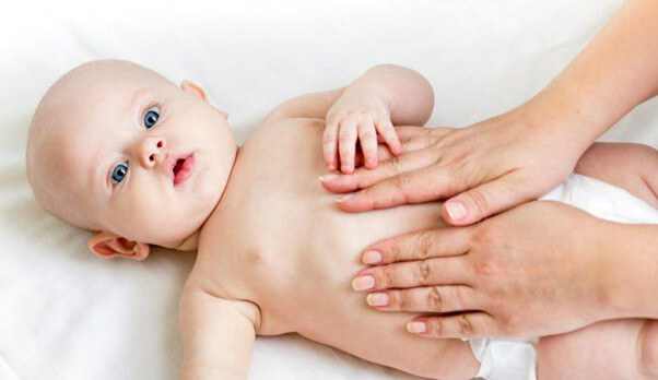 4 mẹo dân gian chữa đầy hơi cho trẻ sơ sinh mẹ nên áp dụng